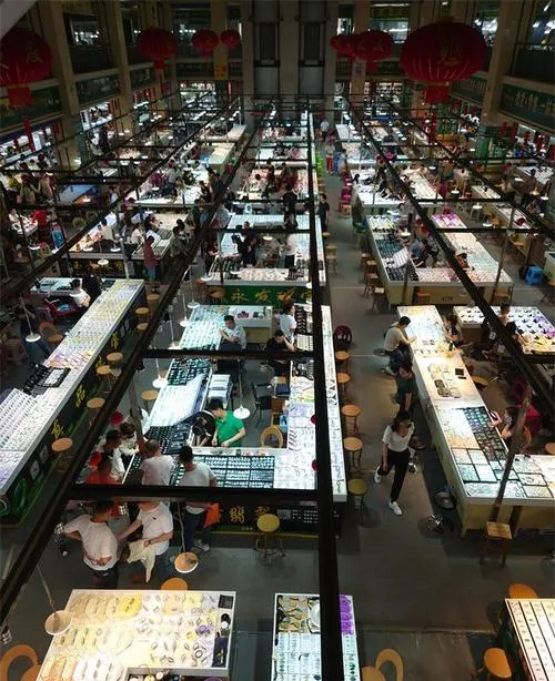 大量德国游客涌入瑞丽,打着旅游的幌子,不逛莫里瀑布,不吃火烧猪,为什么?