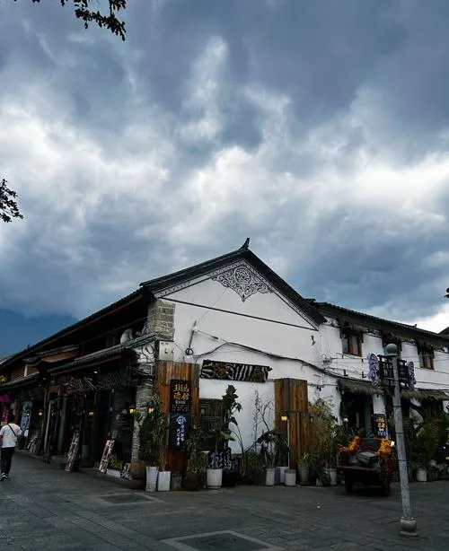 大量德国游客涌入大理,打着旅游的幌子,不逛洱海,不吃乳扇,为什么?