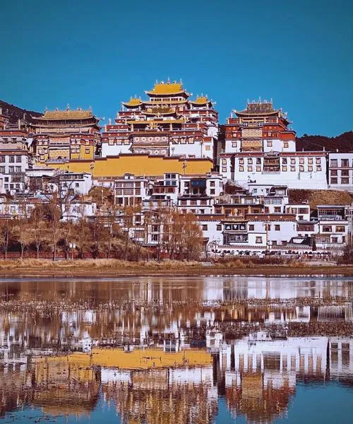 大量德国游客涌入香格里拉,打着旅游的幌子,不逛独克宗古城,不吃奶渣,为什么?