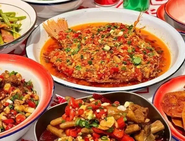 浙江小伙去江西旅游:千万不要在江西装能吃辣,我2天被辣哭3次