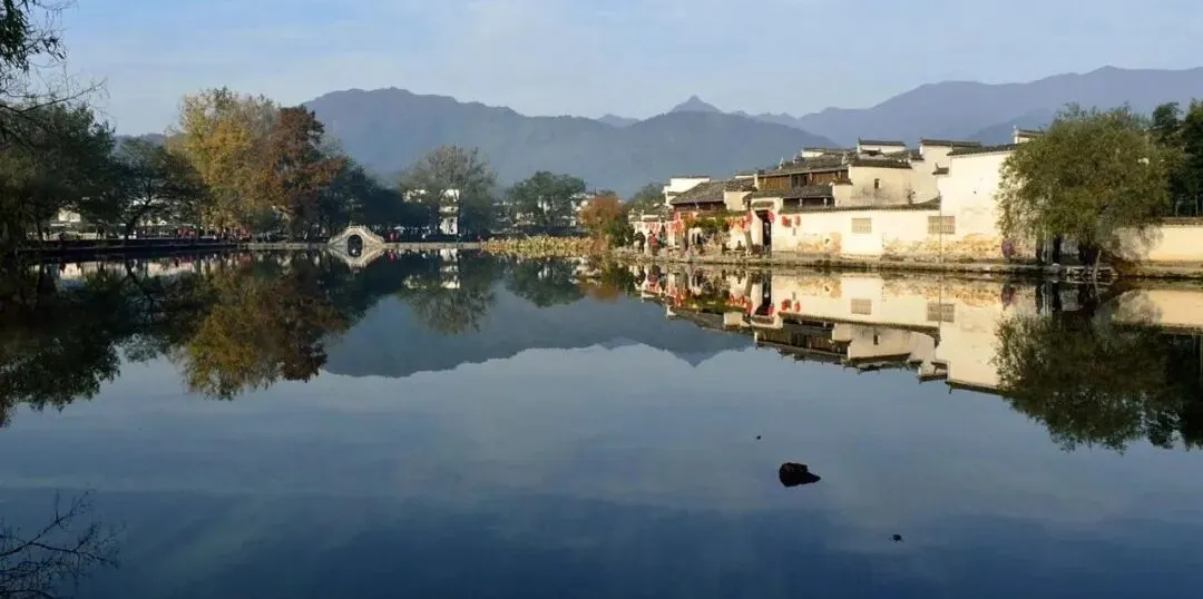 经济越难,景区越挤:我每天路过看到的真实一幕