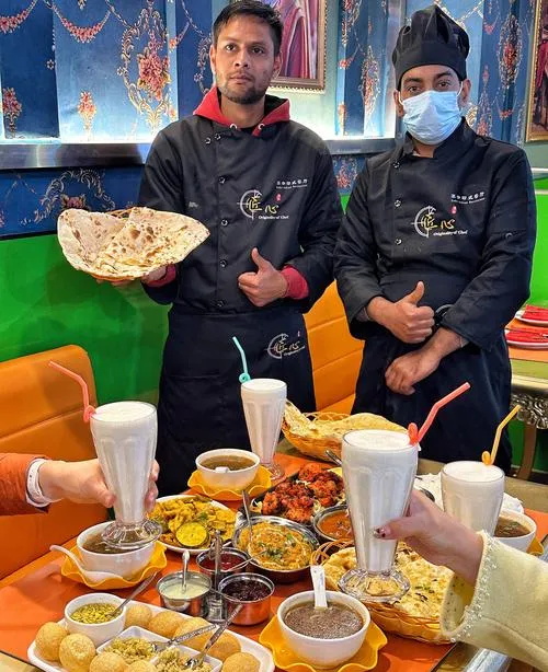 大量印度游客涌入青岛,打着旅游的幌子,不逛五四广场,不吃排骨米饭,为什么?