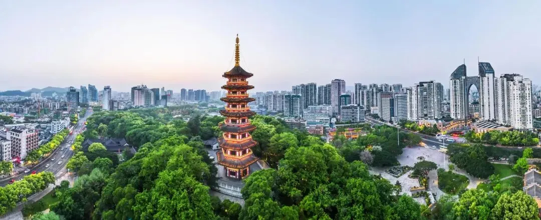 大量俄罗斯人突然涌入浙江温州,打着旅游的幌子,不逛江心屿不爬雁荡山,背后的真相太离谱了!