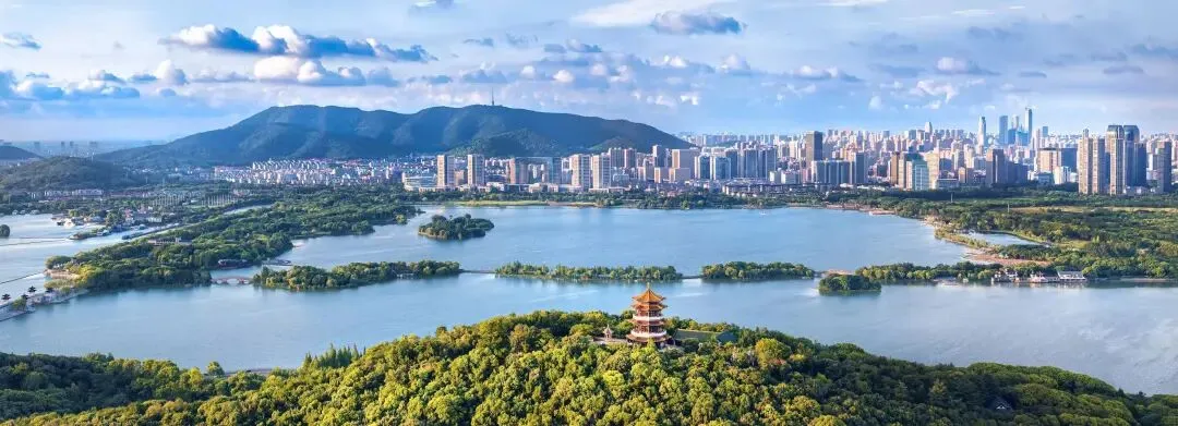 大量俄罗斯人突然涌入江苏无锡,打着旅游的幌子,不逛鼋头渚不拜灵山大佛,背后的真相太离谱了!