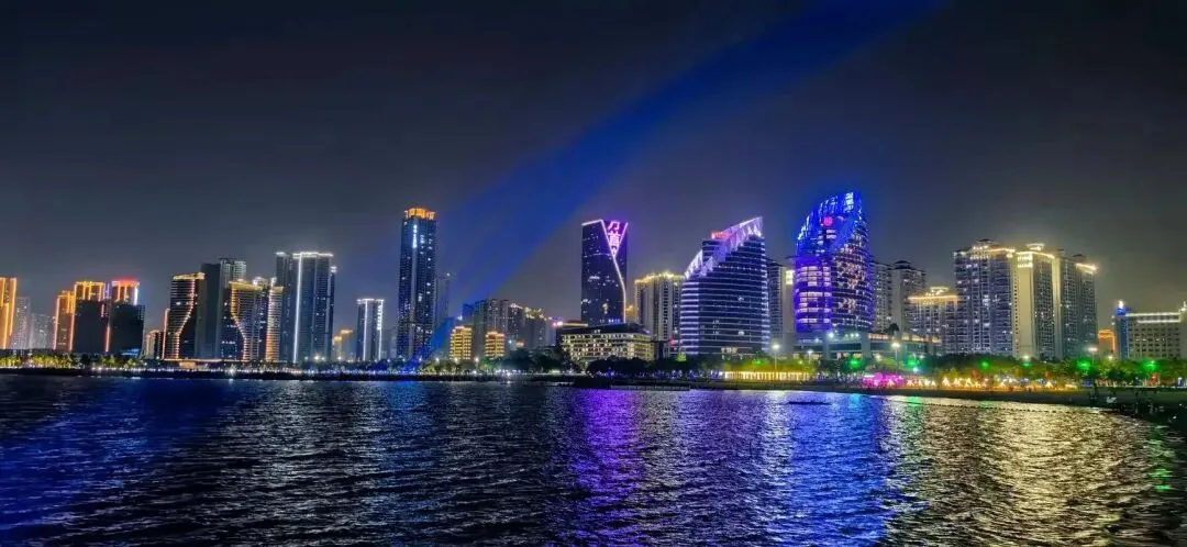 大量俄罗斯人突然涌入广东湛江,打着旅游的幌子,不逛湖光岩不看赤坎老街,背后的真相太离谱了!