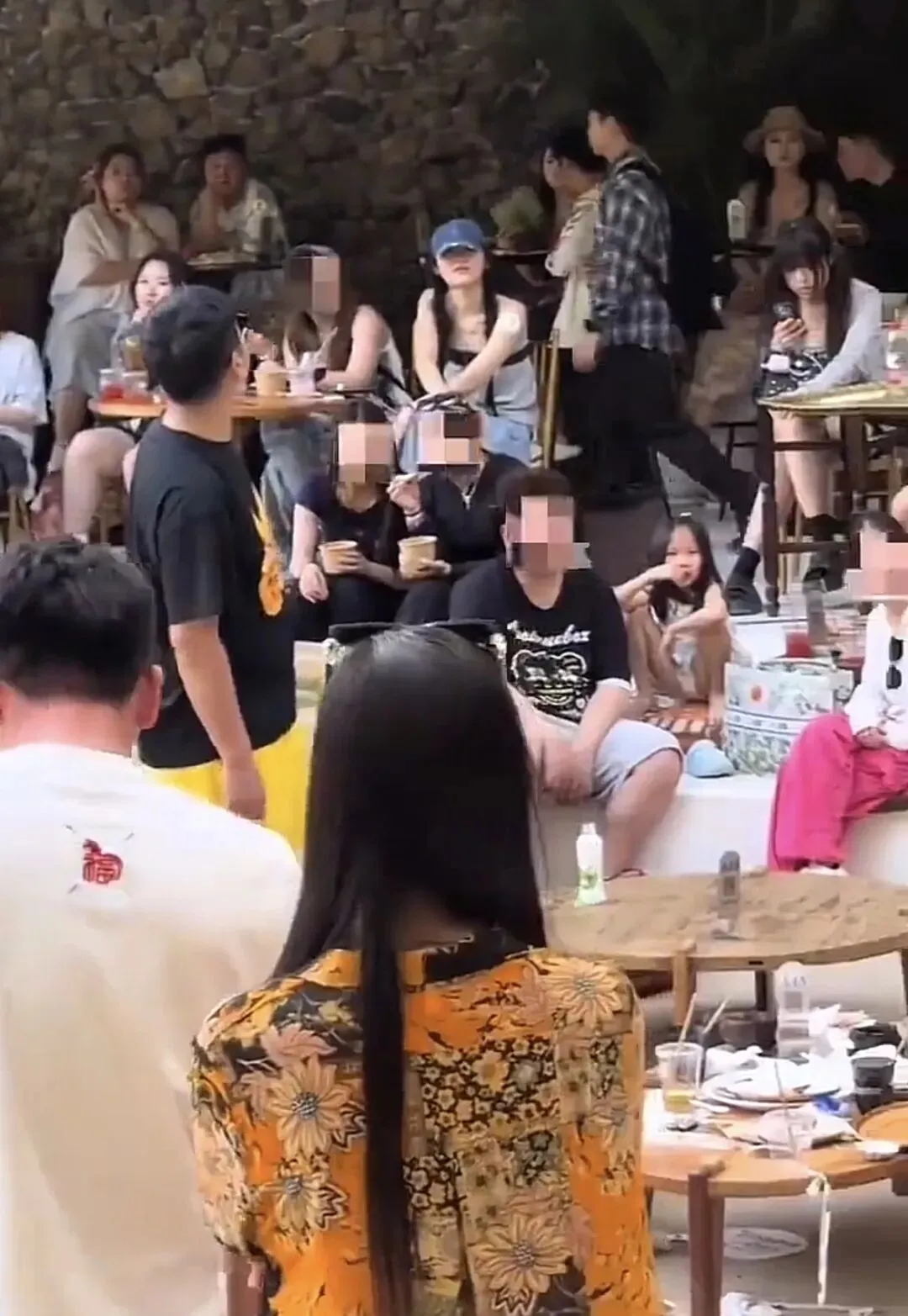 云南西双版纳花卉园景区,明星录节目:游客被赶走;网友喊话退钱