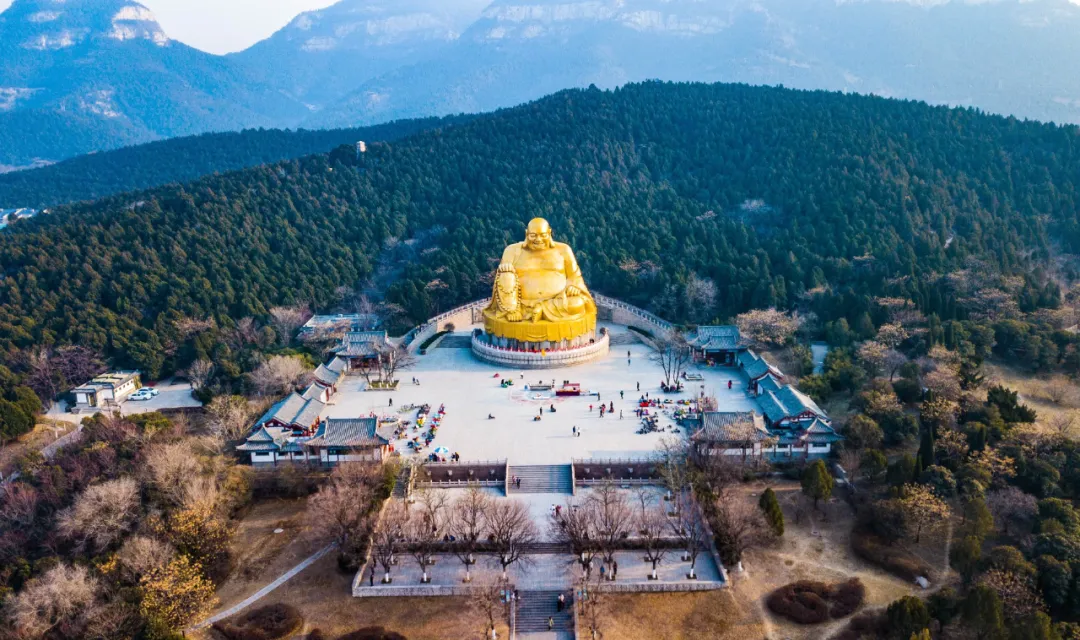 大批韩国人“霸占”济南街头,打着旅游的幌子,不拜趵突泉不看大明湖,到底被啥迷住了?