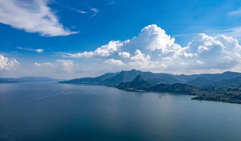 玉溪著名的旅游景点——抚仙湖