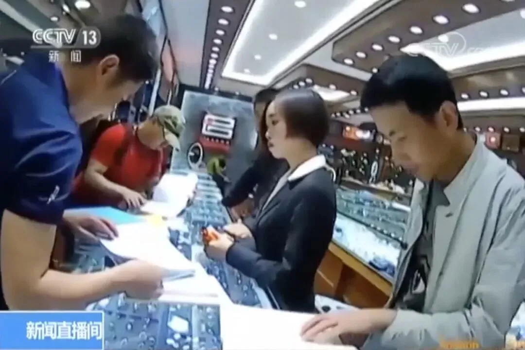 揭秘“低价游”黑幕:70%收入来自游客购物返利 万元玉石“回扣”9000