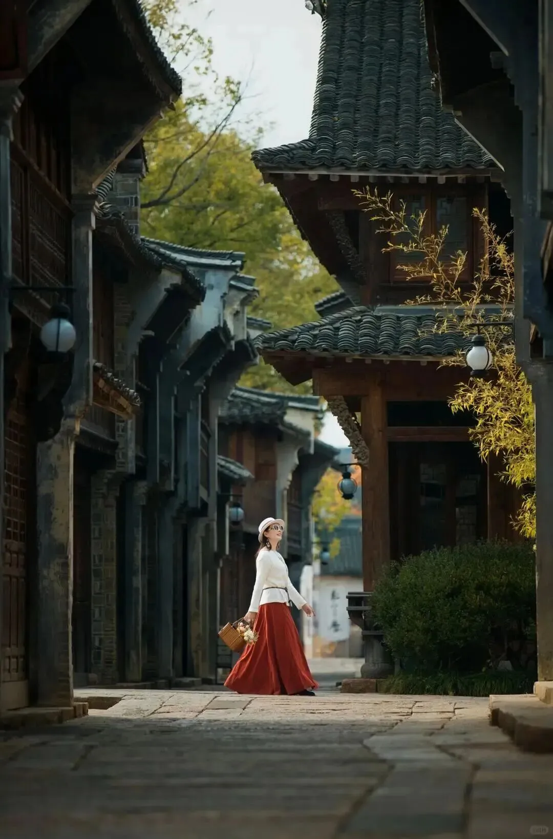 古镇旅游怎么拍出高级感?6个出片小技巧,怎么拍都很好看,张张封神赞爆朋友圈~