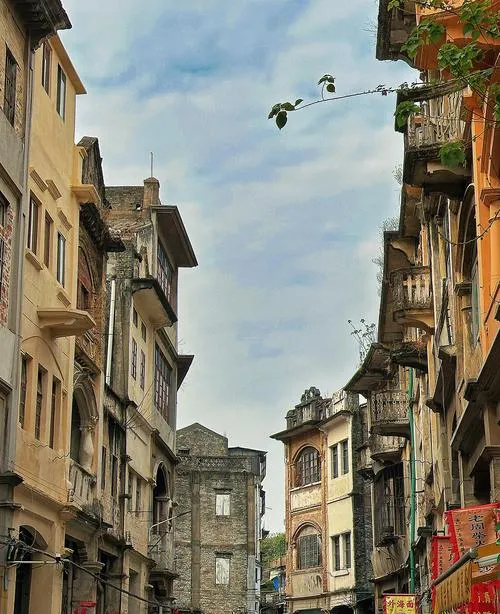 大量巴基斯坦游客涌入江门,打着旅游的幌子,不逛开平碉楼,不吃陈皮宴,为什么?