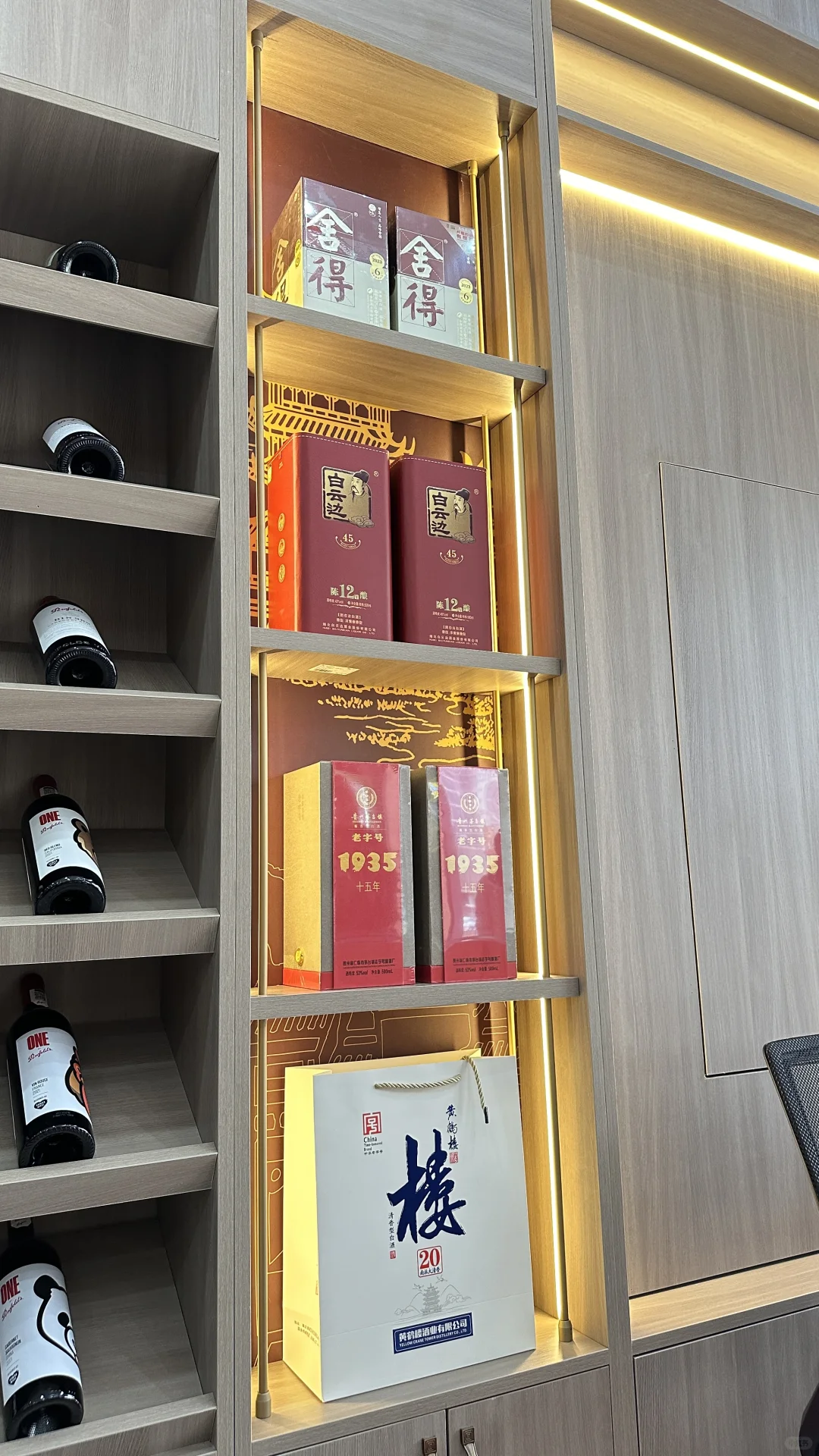 解锁烟酒茶店新格调，优木居展柜来助力✨