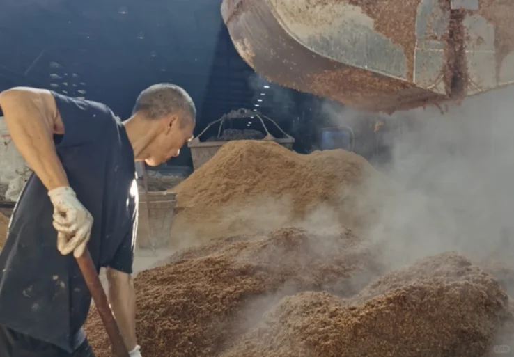 上海烟酒店老板透露真相。