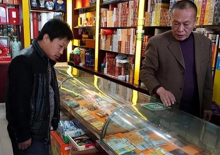 上海烟酒店老板透露真相。