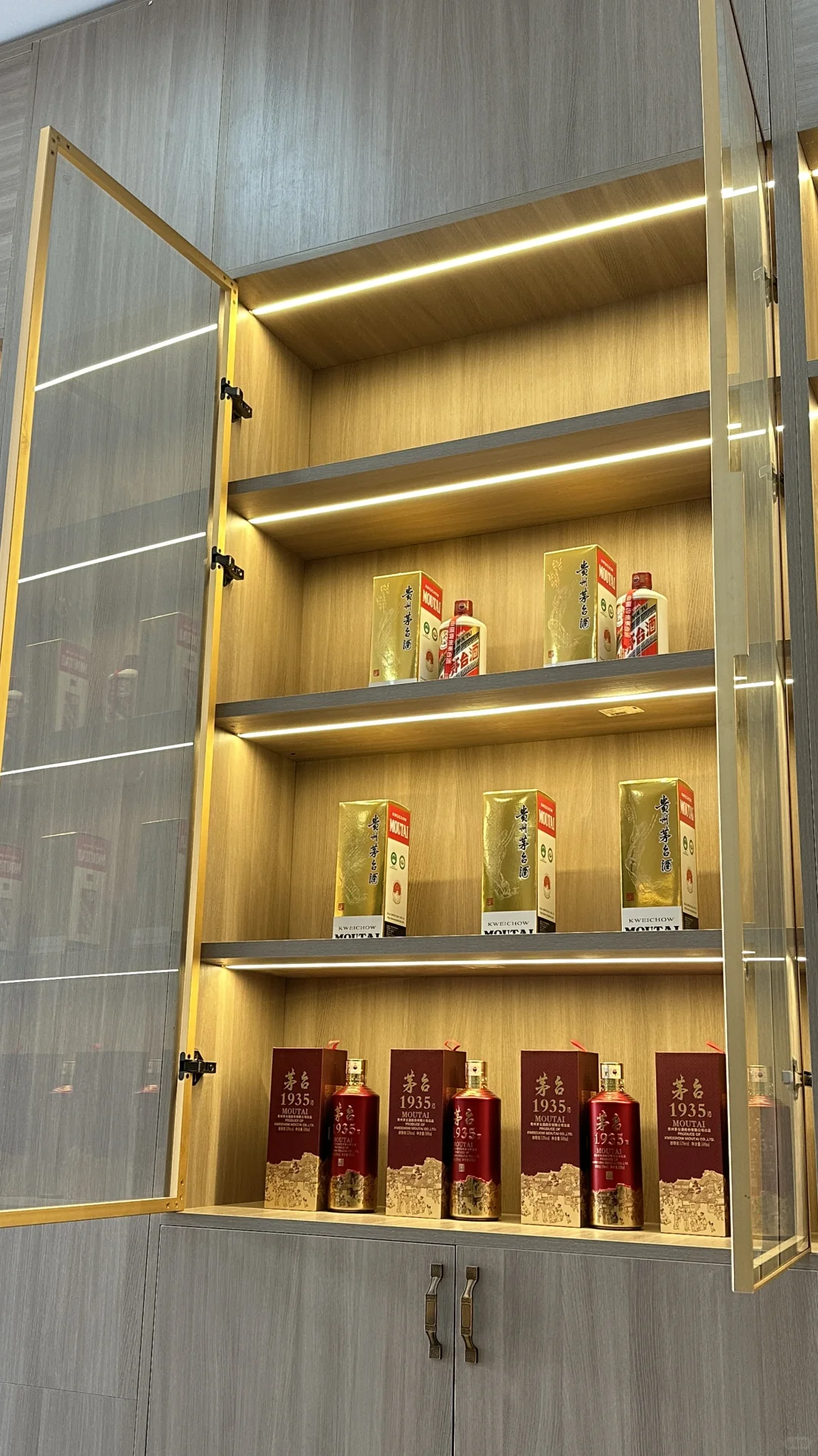 解锁烟酒茶店新格调，优木居展柜来助力✨