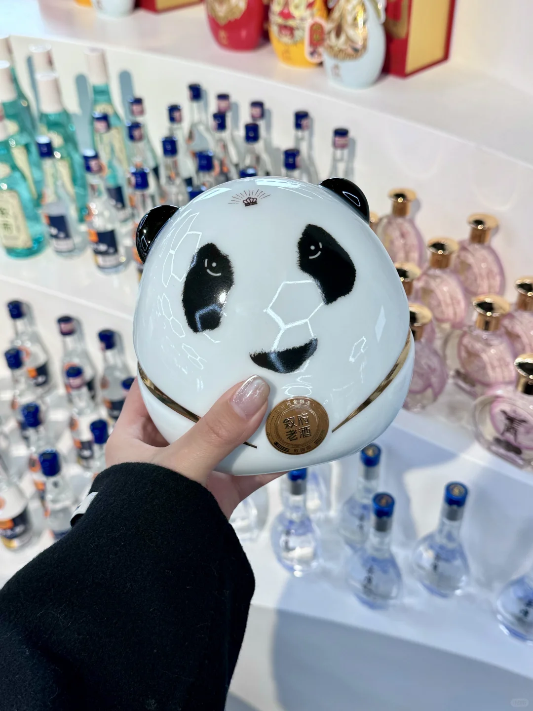 这白酒玩得好花...难怪川渝酒坛子都往这跑！