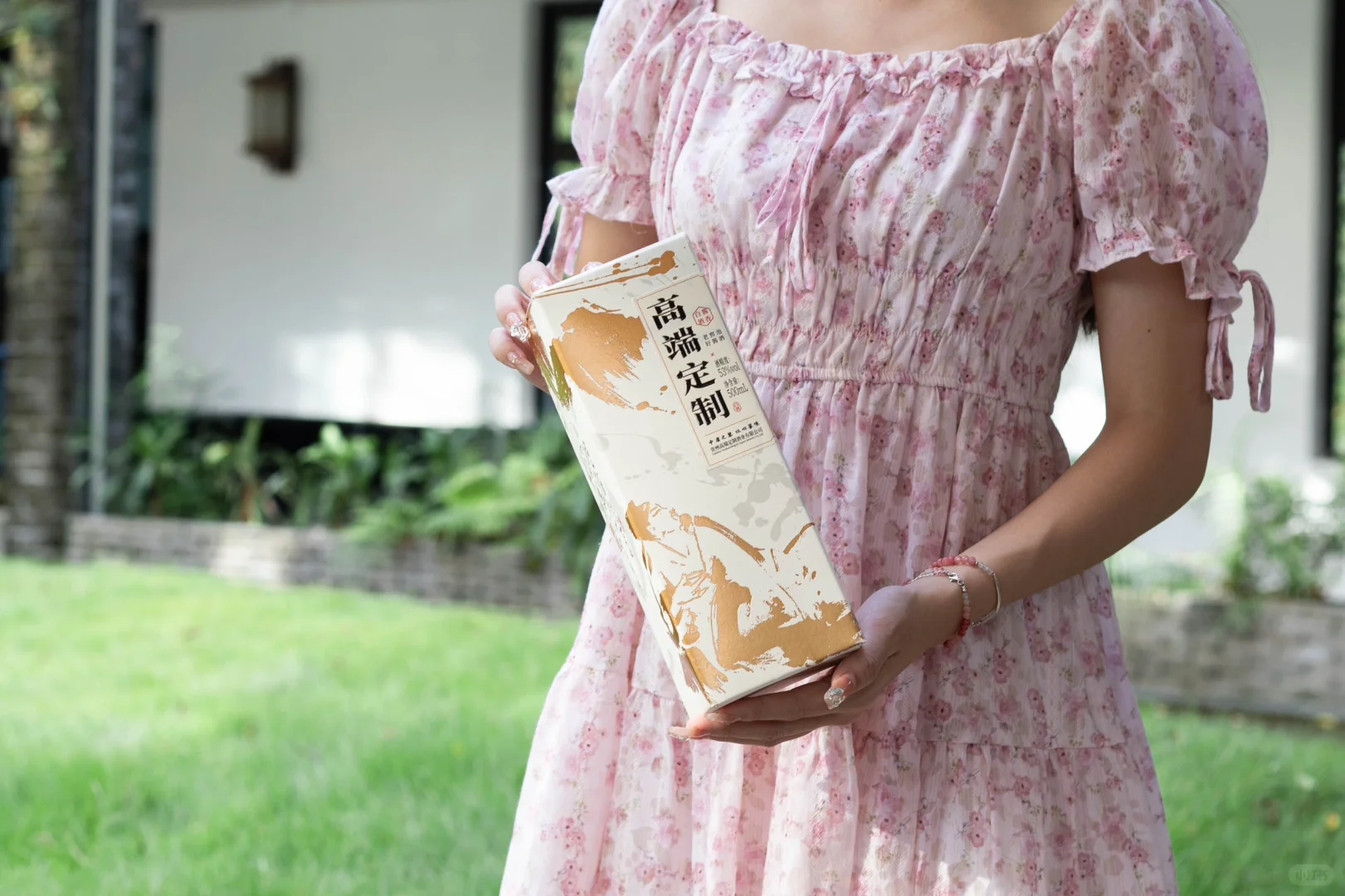 白酒行业大揭秘：困境突围，定制化才是王道！