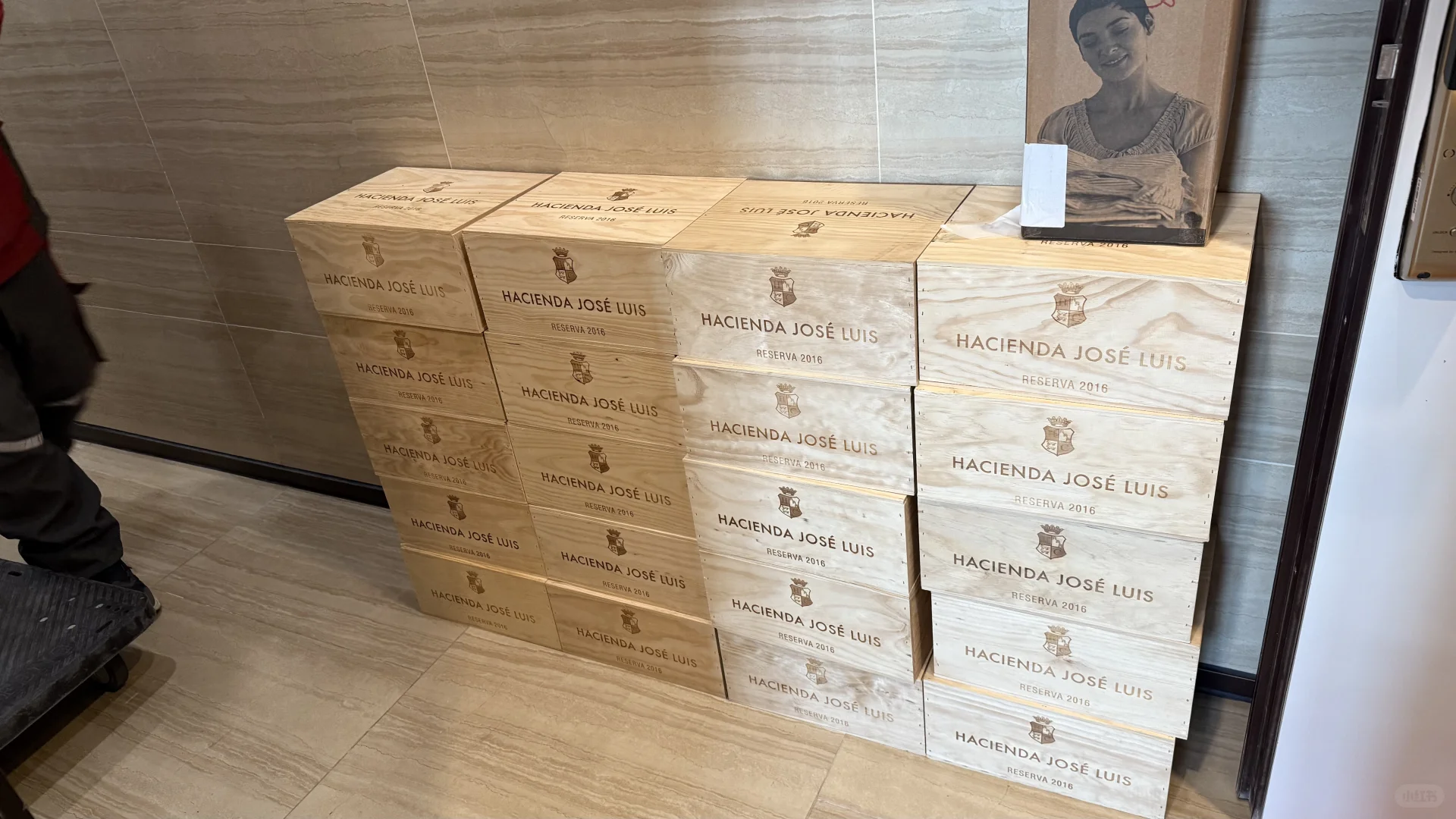 收到20箱红酒?，送礼的人咋想的