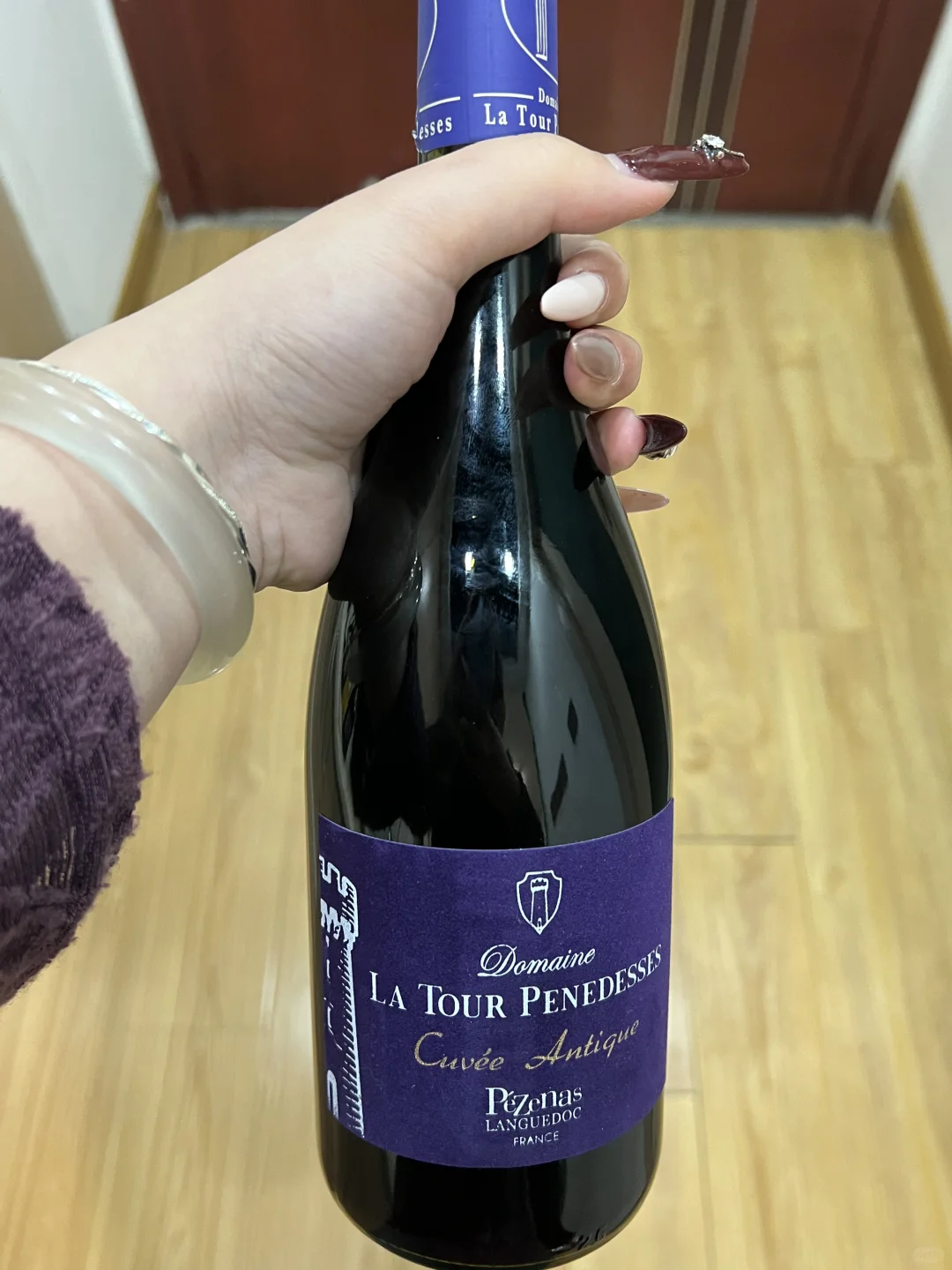 女大学生兼职卖红酒的一天???