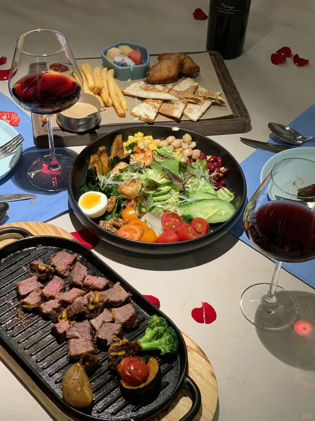 西餐之夜，与红酒作伴?