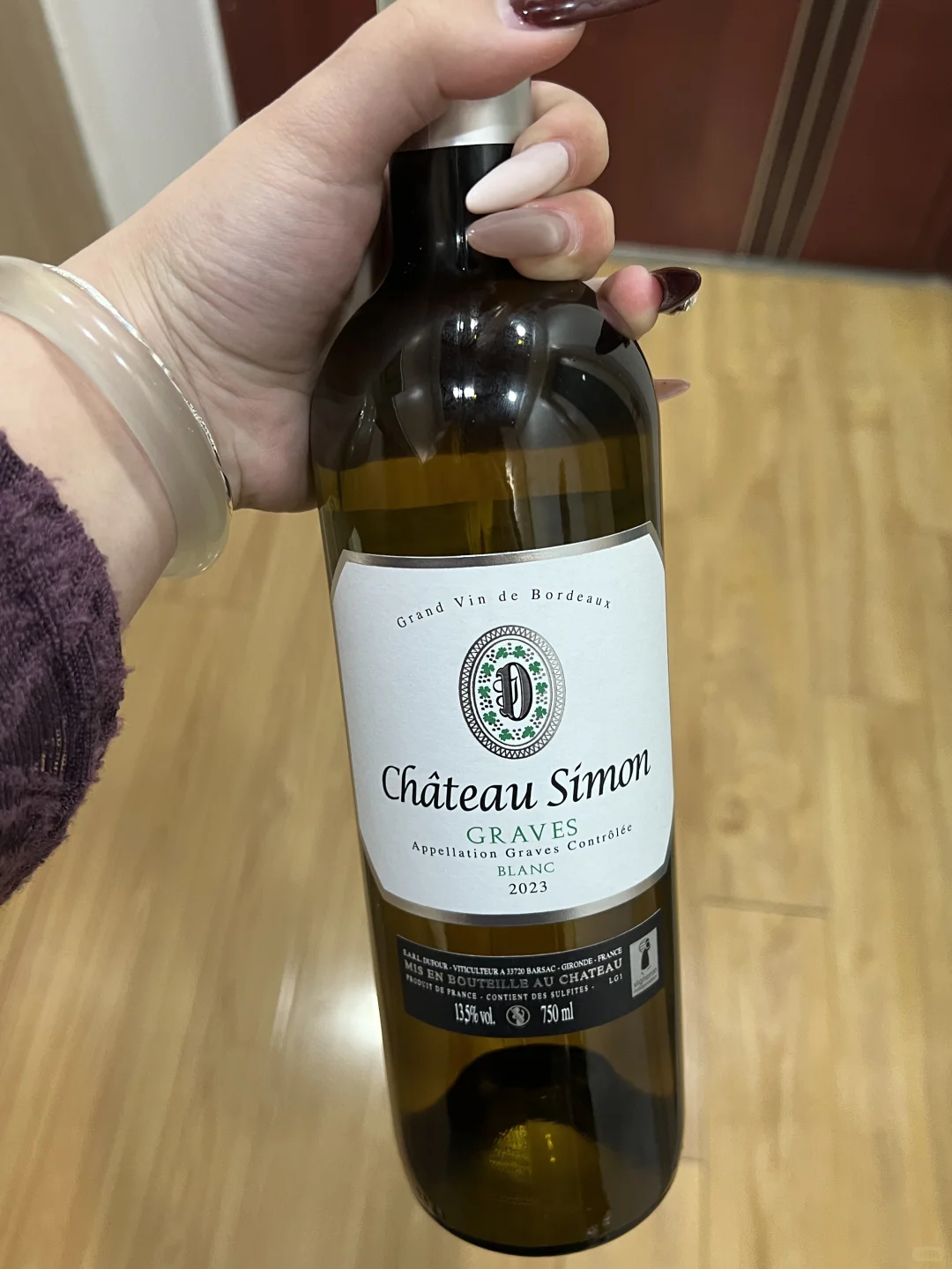 女大学生兼职卖红酒的一天???