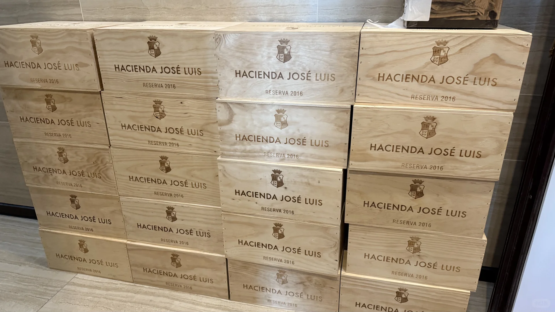 收到20箱红酒?，送礼的人咋想的