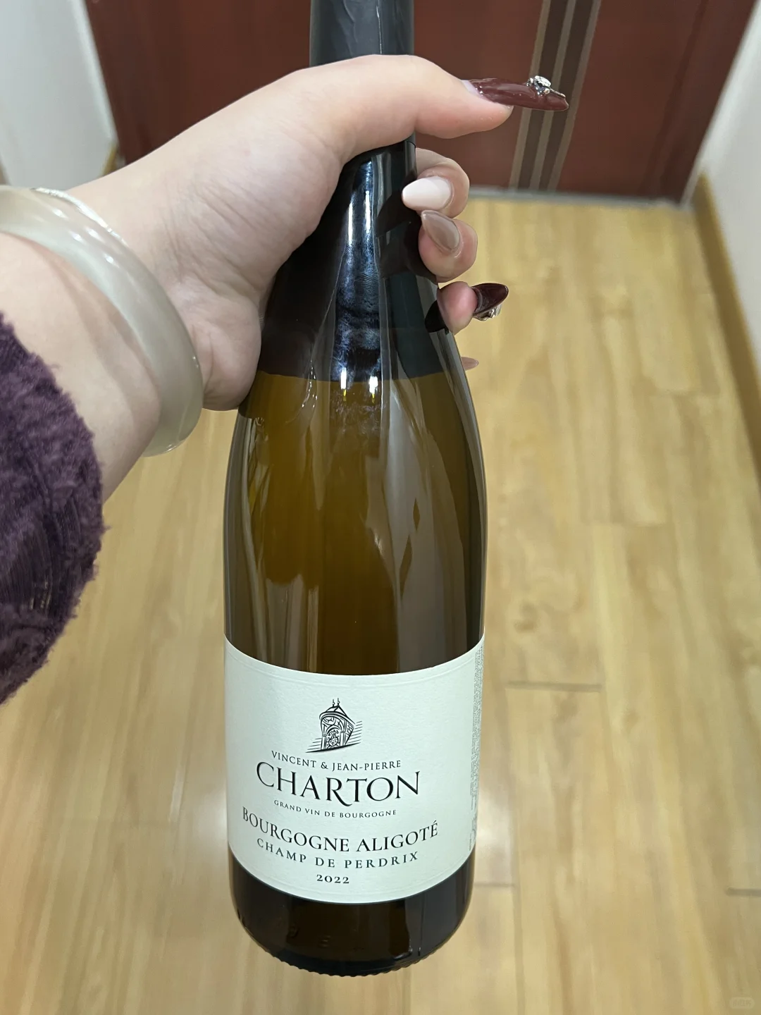 女大学生兼职卖红酒的一天???