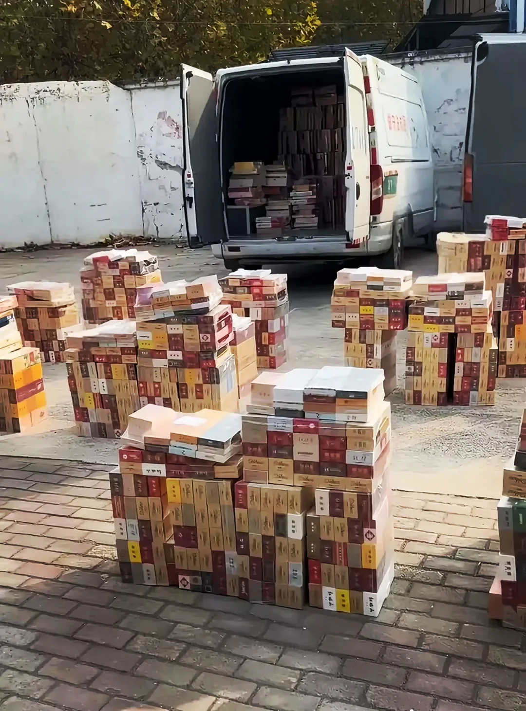 当下的烟酒店老板，进退两难