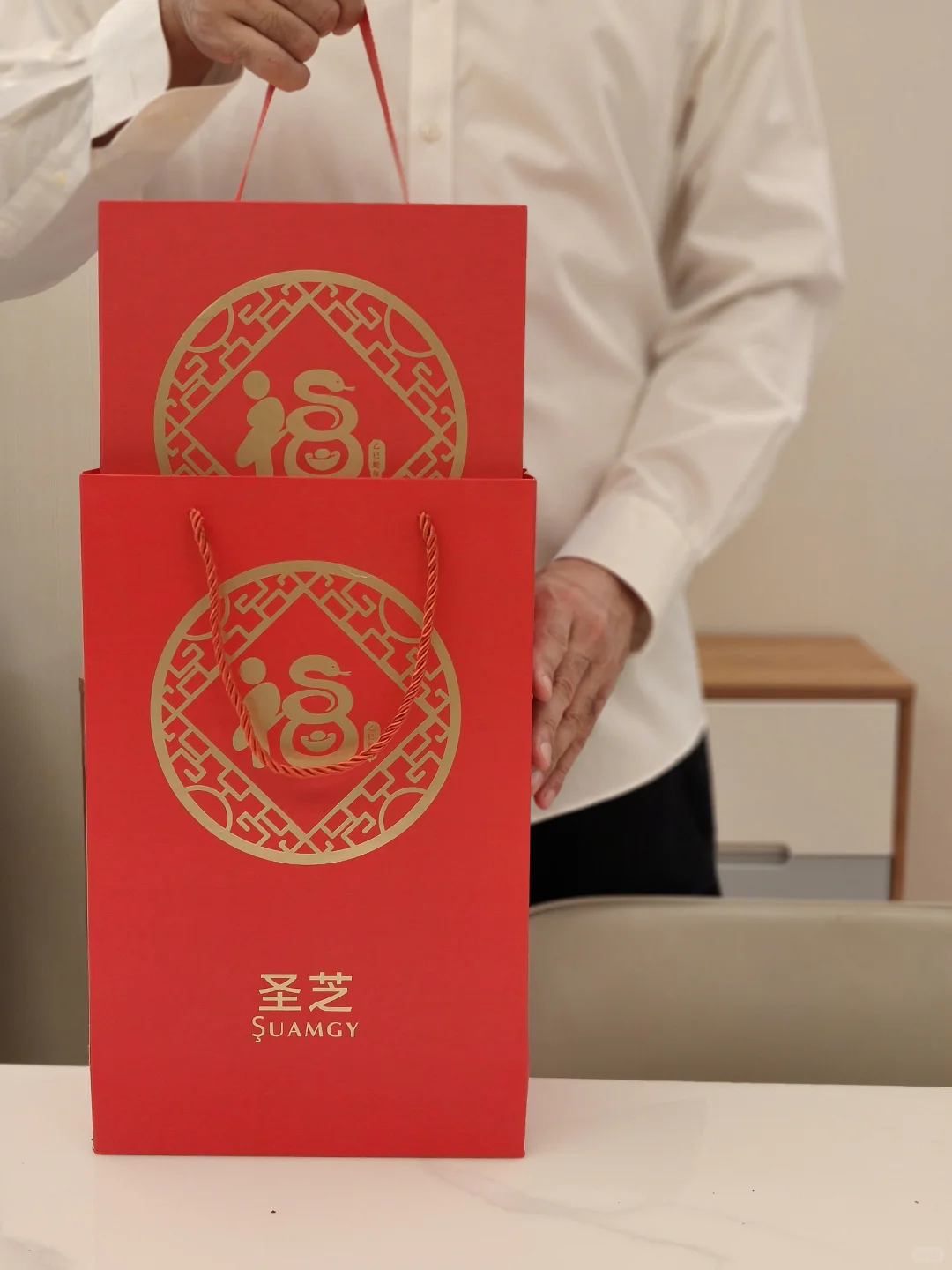 蛇年限定红酒，我先喝上啦