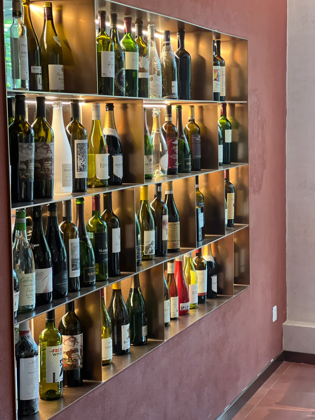 招聘葡萄酒业务员。