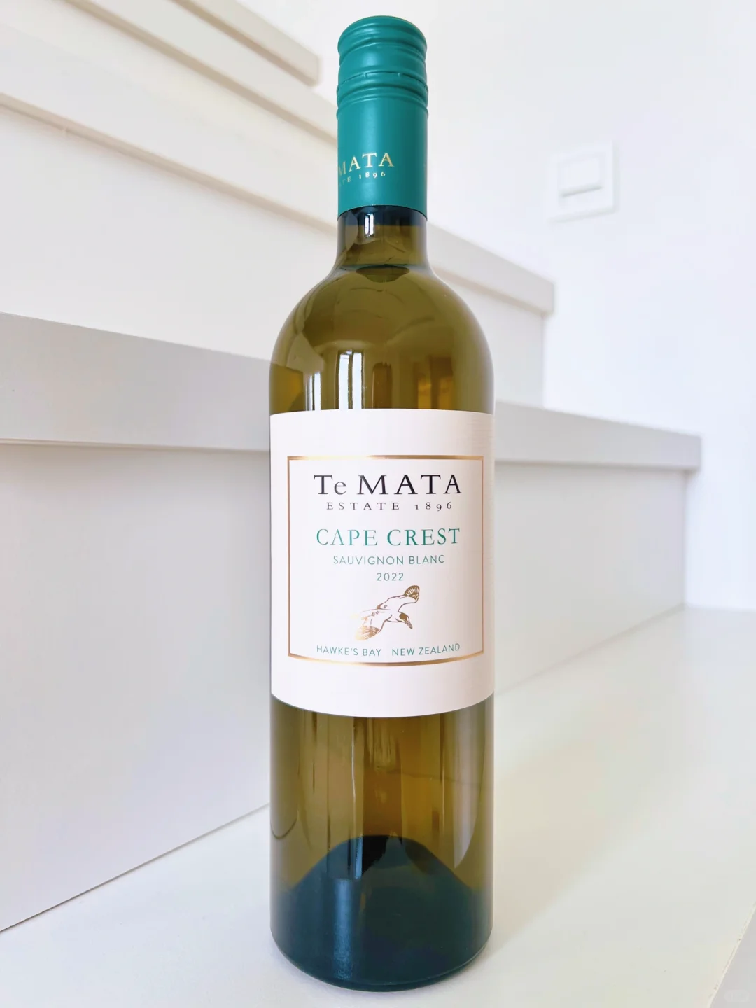 在水果园里抱住心爱的女孩，闻到她身上淡淡