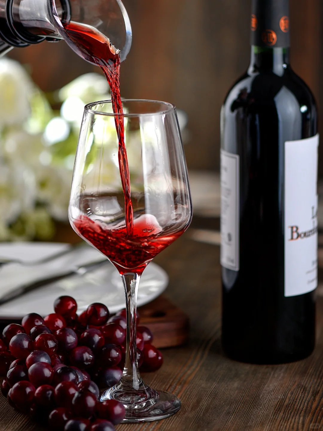 原来葡萄酒颜色里藏着这么多秘密！