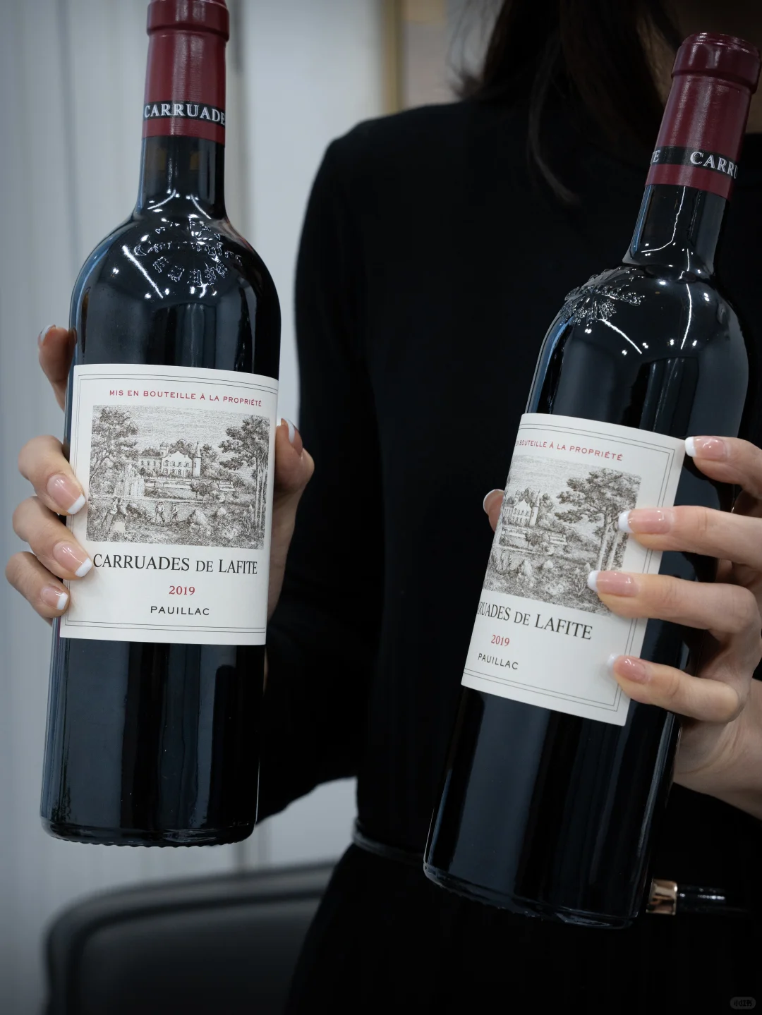 猜一猜这一箱小拉菲值多少钱？