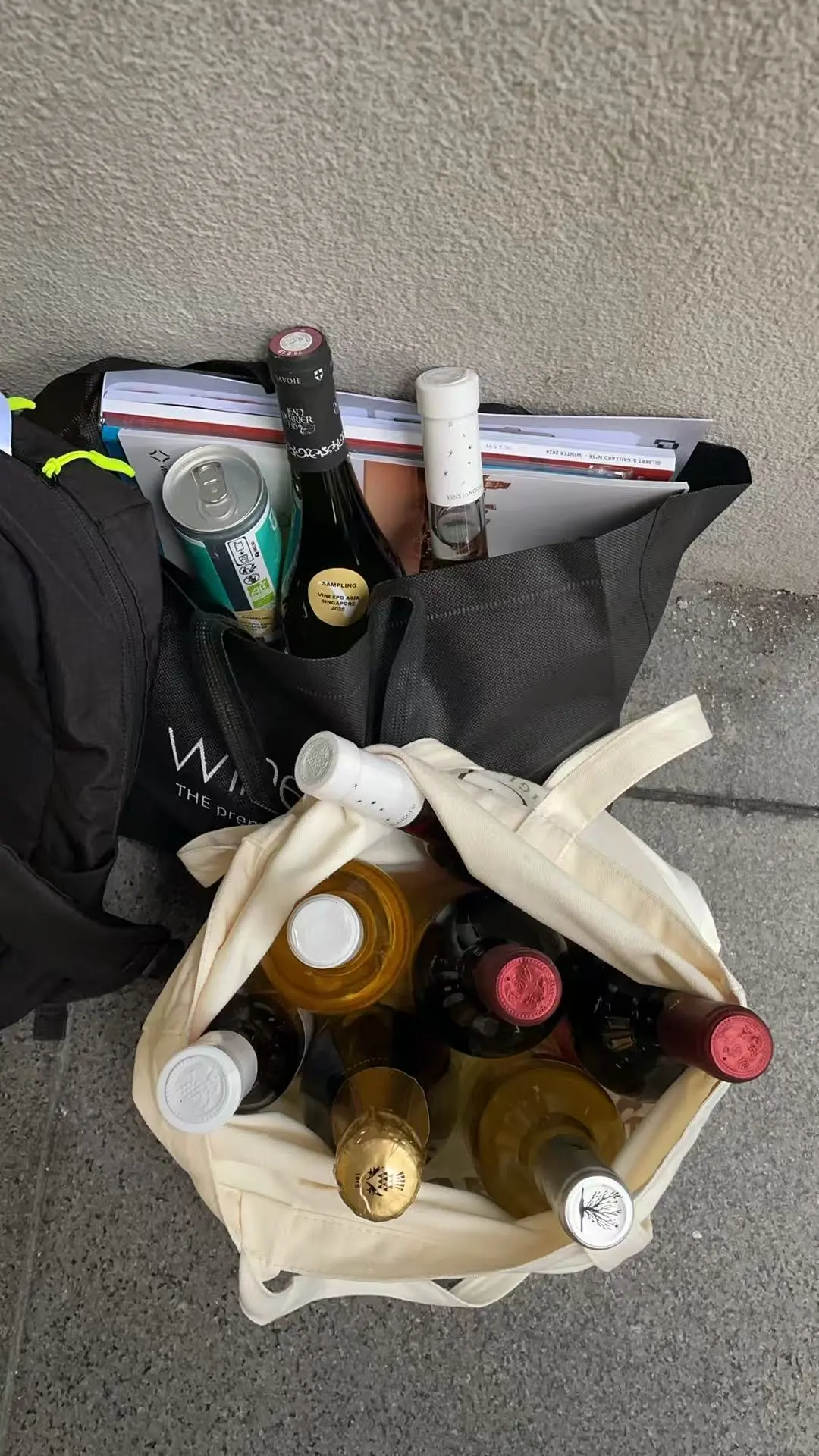 是哪个大聪明在金沙酒展连喝带拿的