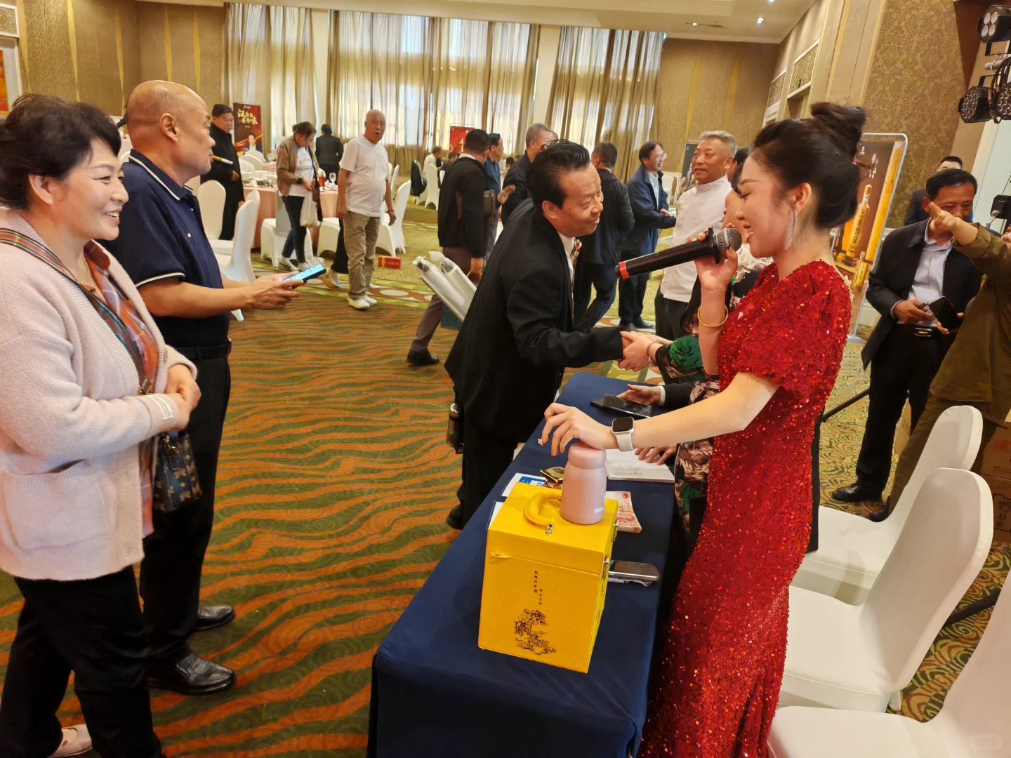 来贵州黄果树旅游遇到品酒会