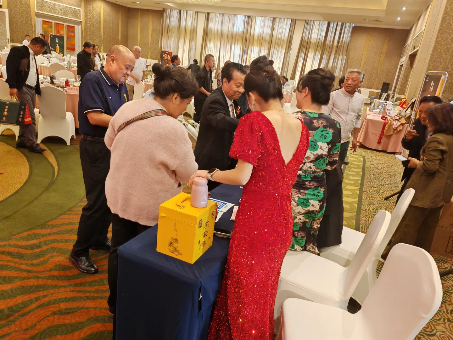 来贵州黄果树旅游遇到品酒会