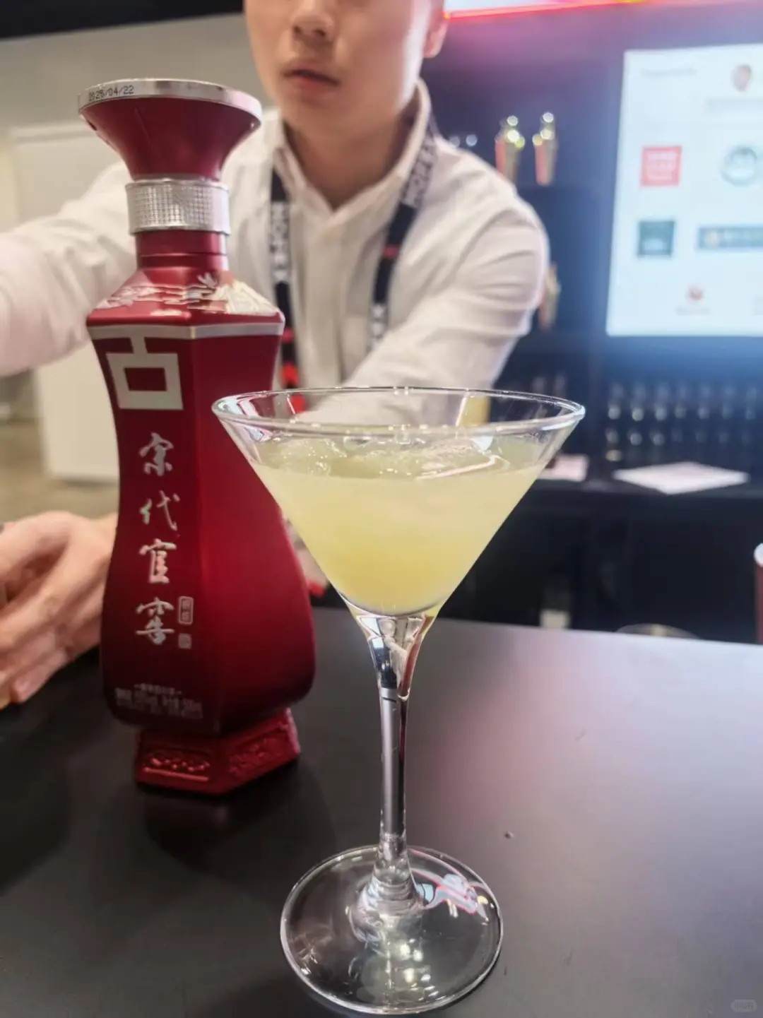 太权威了!香港调酒大师用的白酒基酒是?