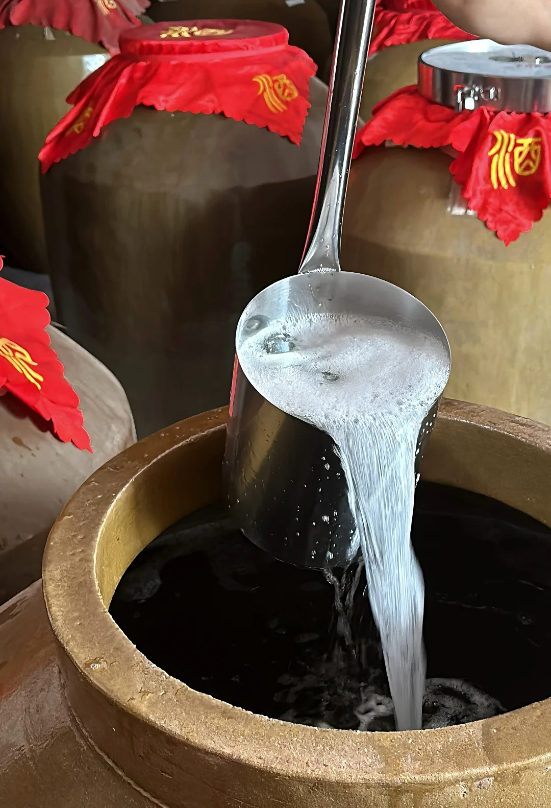 季老先生说，离开了茅台镇，就酿不出酱香酒