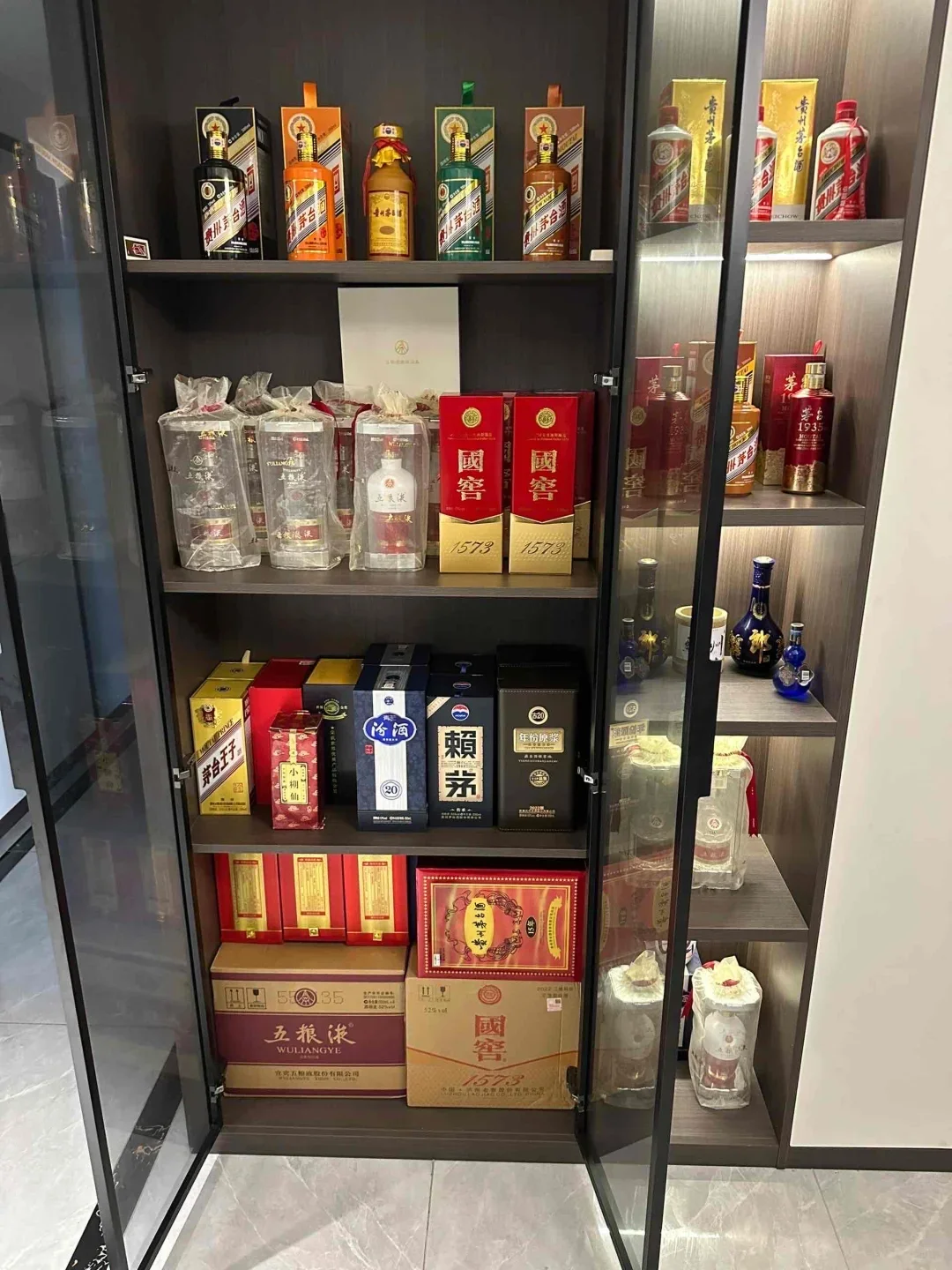 以酒会友，以柜藏锋