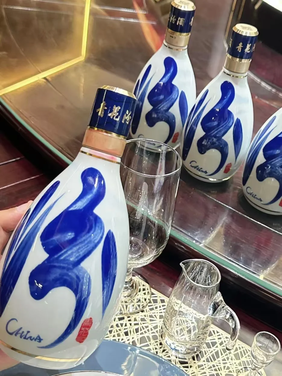 跟朋友聚会带这支白酒，直接赢麻了…