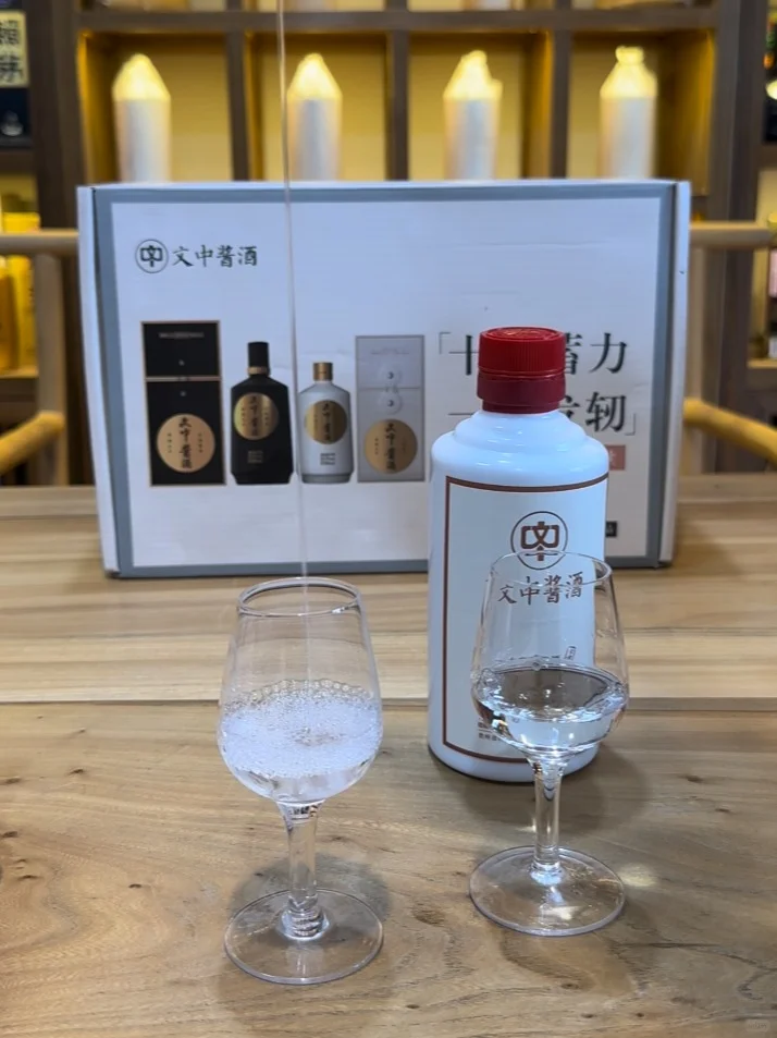 文中酱酒品鉴对比，黑白坛味道有什么不同？