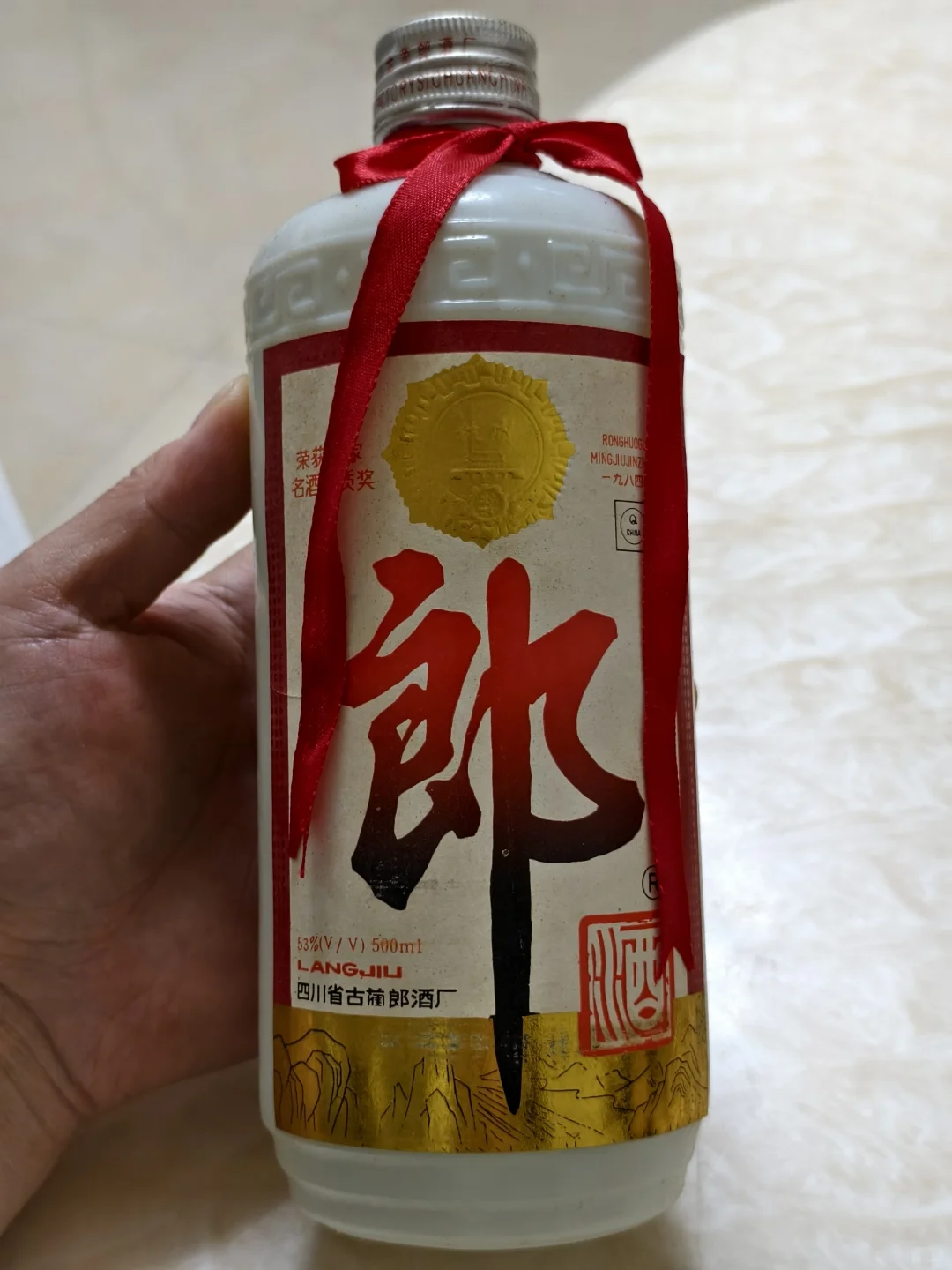 搬家从老妈的床底下搬出这么多老酒