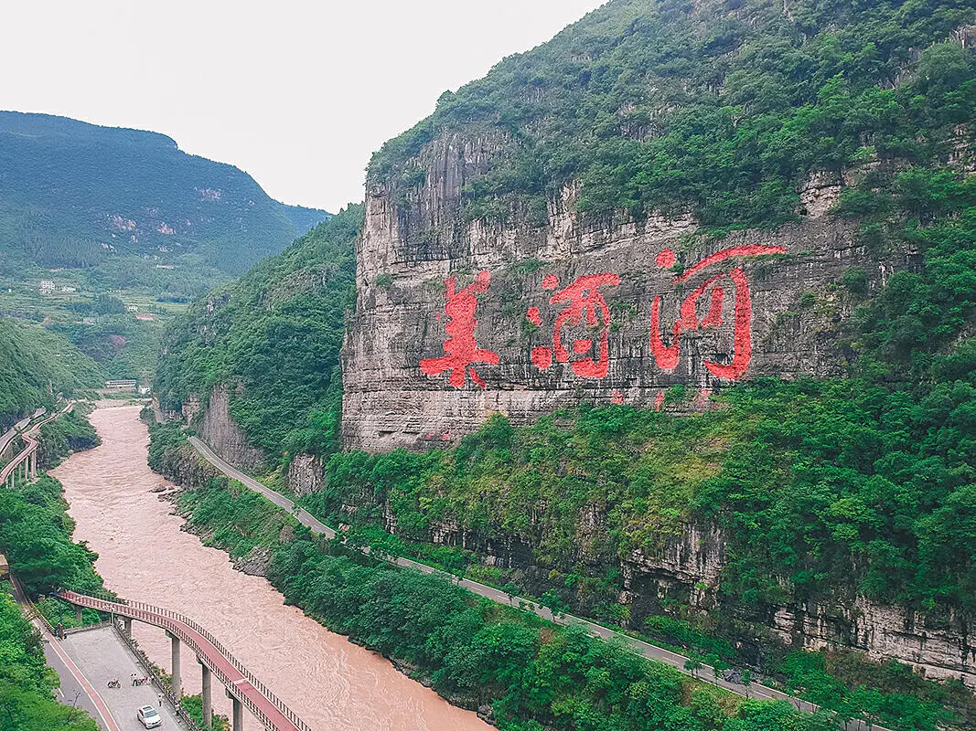 初尝难入口,再品香上头:酱酒,越懂越爱!