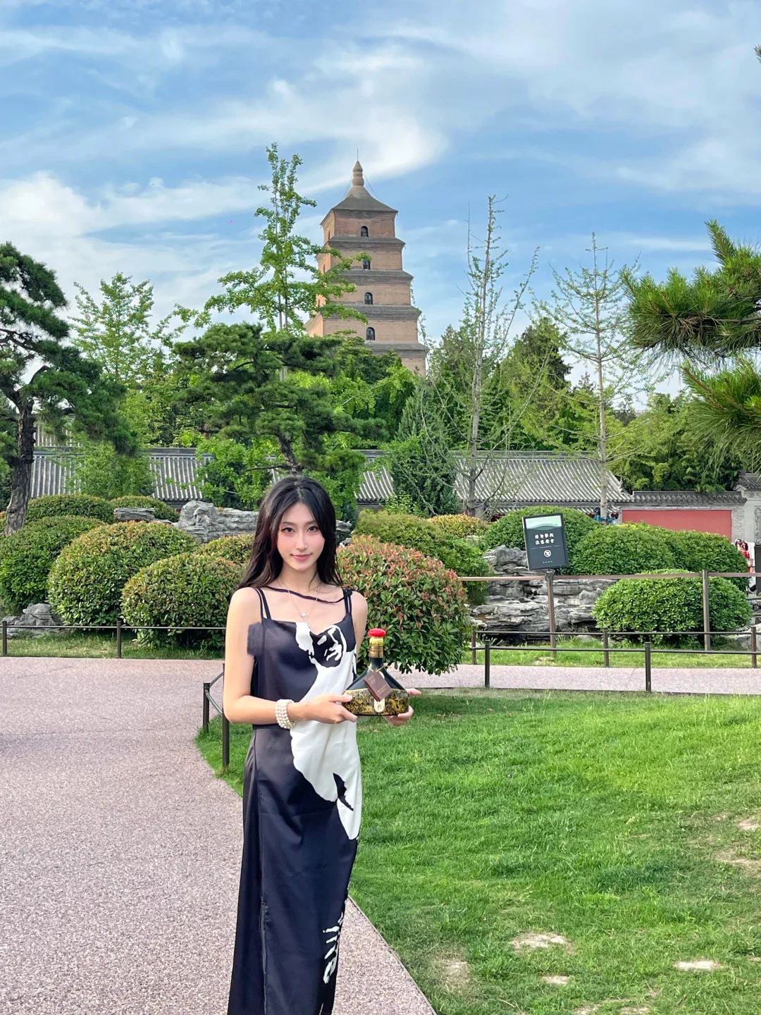 小酌一杯清香酒，但见岁月长