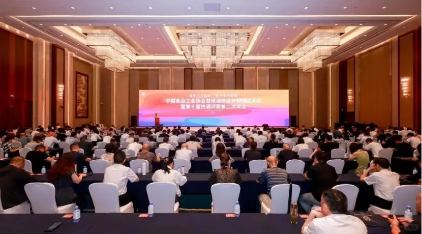 她不是明星，是清香型白酒背后“灵魂人物”