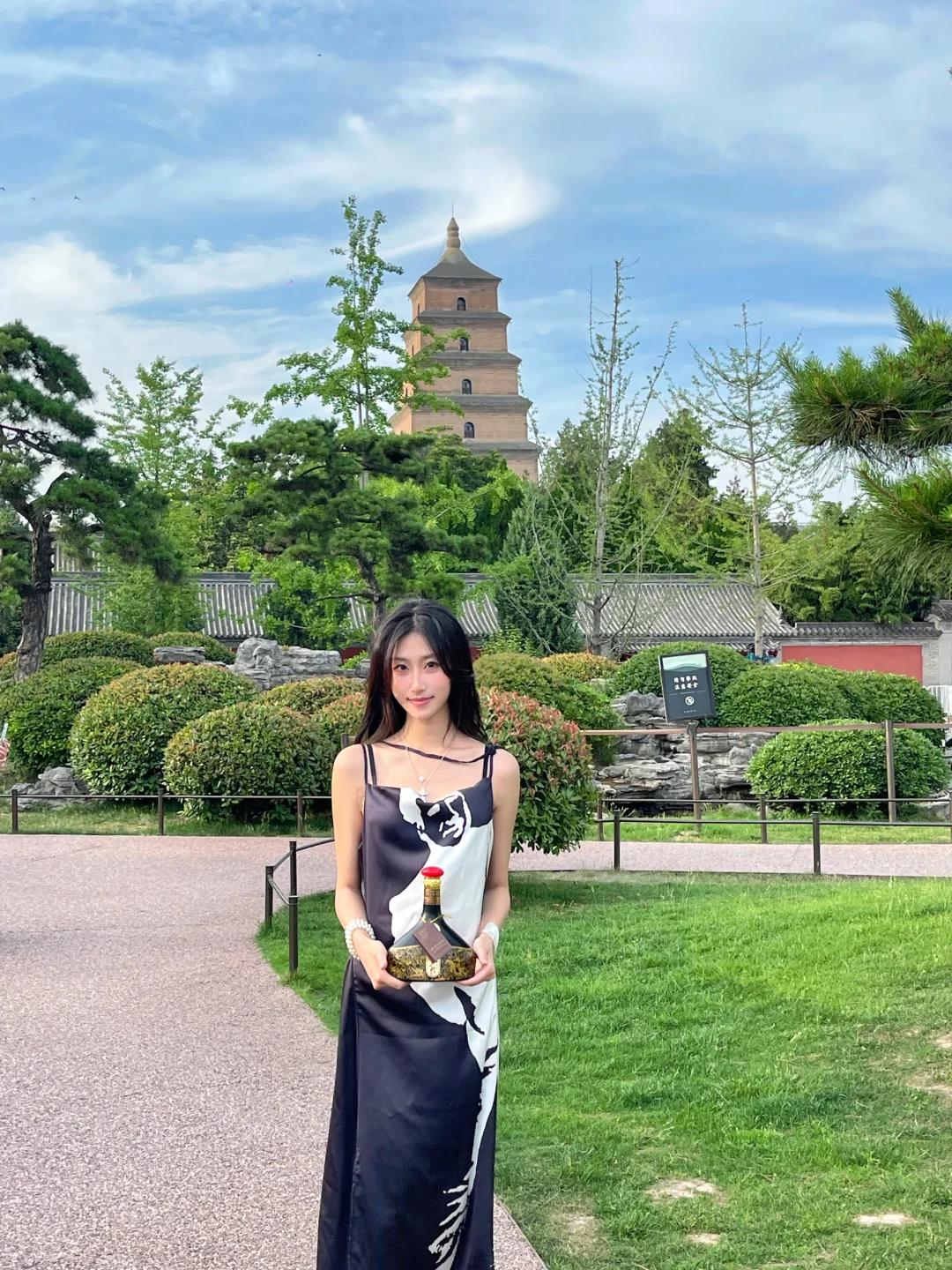 小酌一杯清香酒，但见岁月长