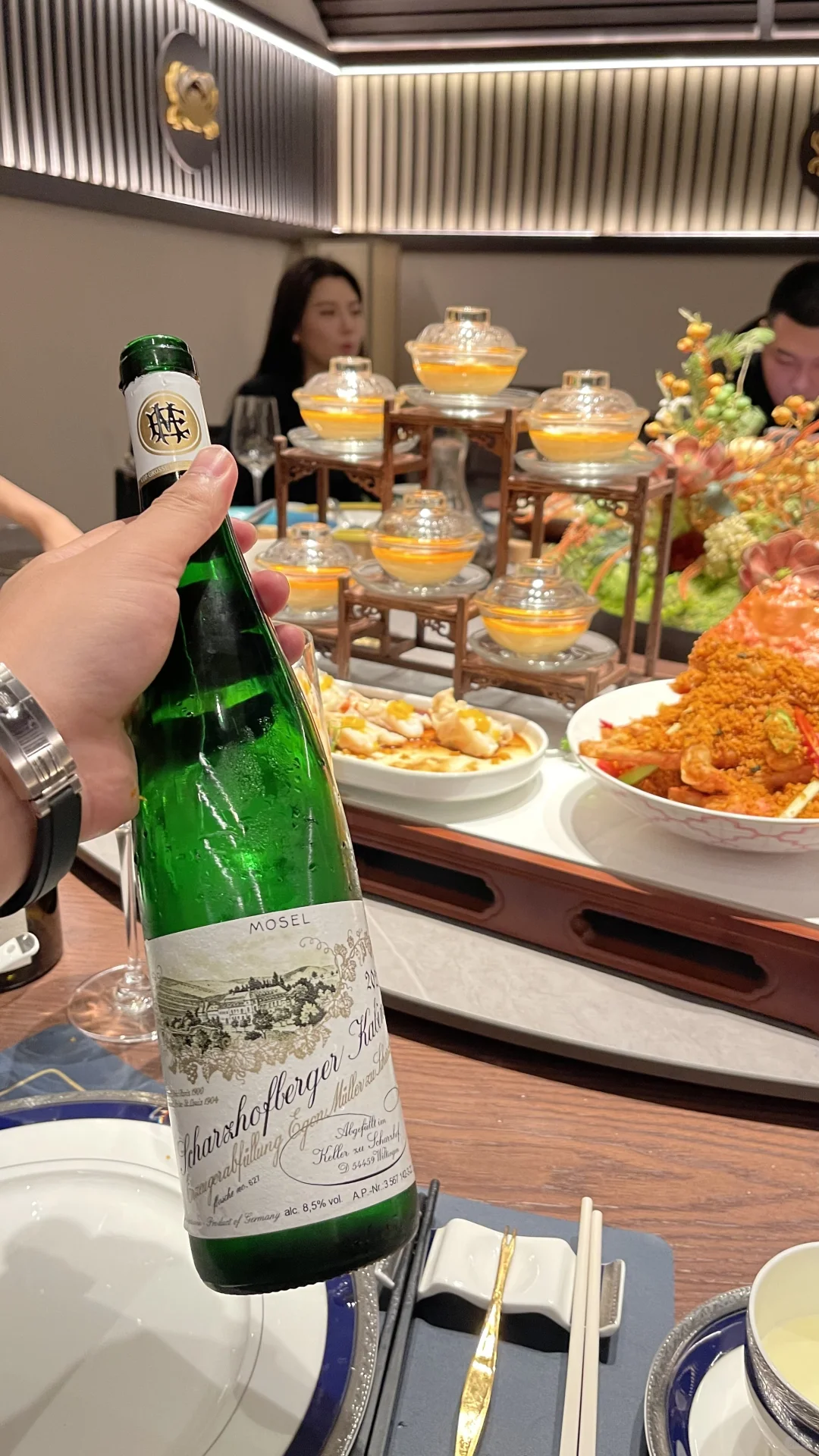 冰镇好的干白葡萄酒真的好比夏日大西瓜！