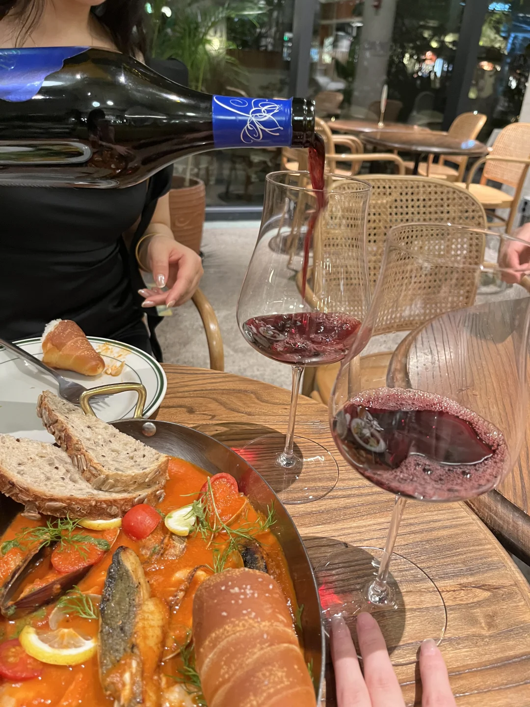 95后创业卖葡萄酒的日常?