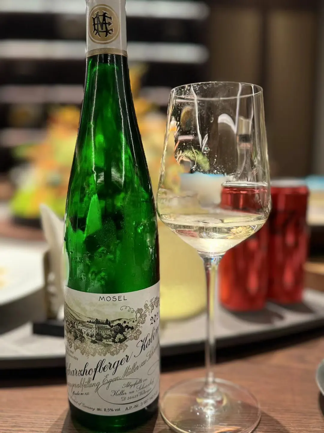 冰镇好的干白葡萄酒真的好比夏日大西瓜！