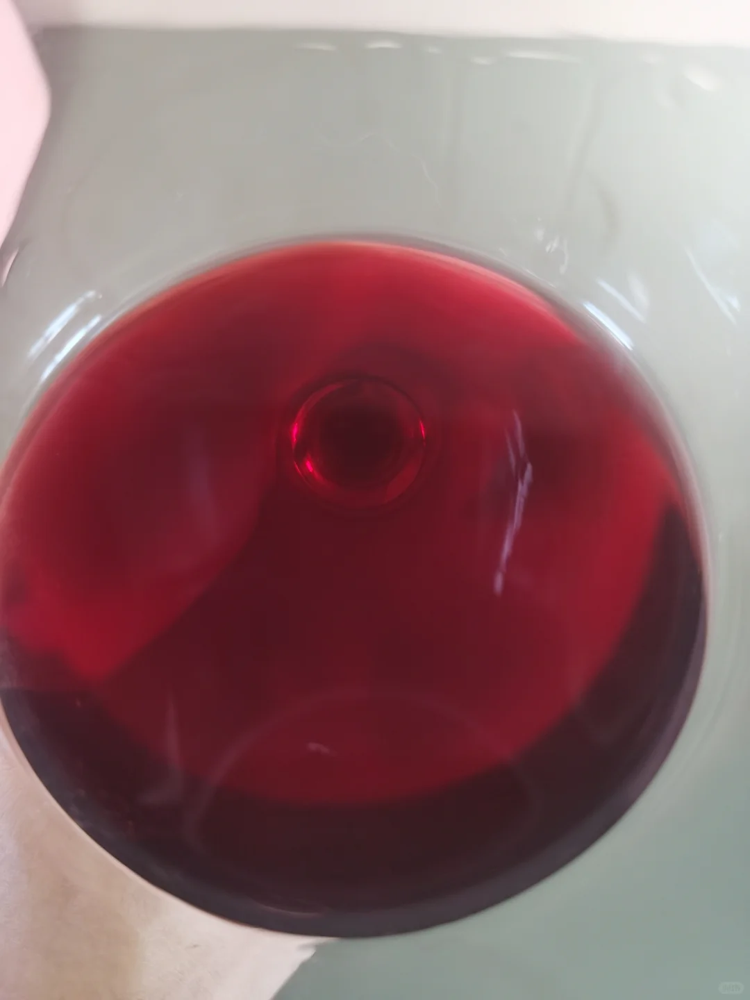 自酿葡萄酒第32天，酒色暗红分装小瓶